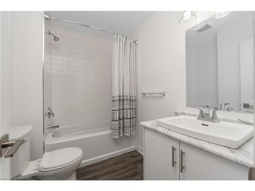 25-108 Sinclair Avenue, Georgetown, ON - Indoor Photo Showing Bathroom