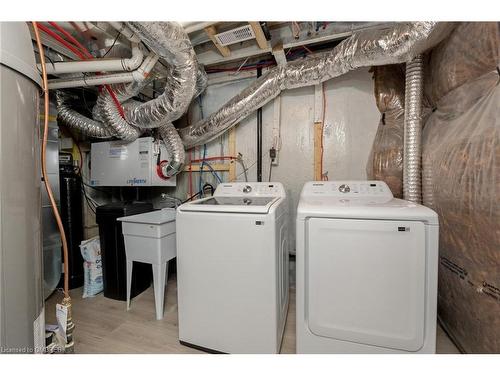 25-108 Sinclair Avenue, Georgetown, ON - Indoor Photo Showing Laundry Room