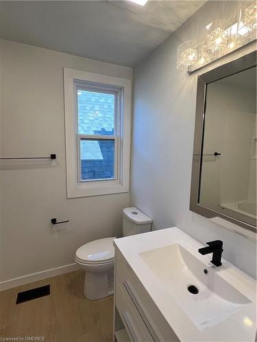 29 Keith Street, Hamilton, ON - Indoor Photo Showing Bathroom