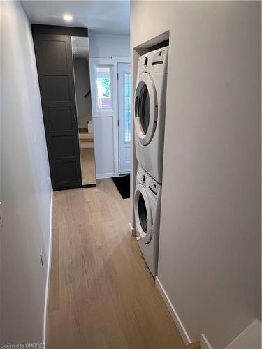 29 Keith Street, Hamilton, ON - Indoor Photo Showing Laundry Room