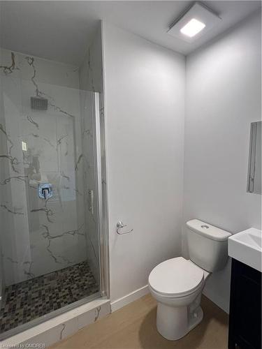 29 Keith Street, Hamilton, ON - Indoor Photo Showing Bathroom