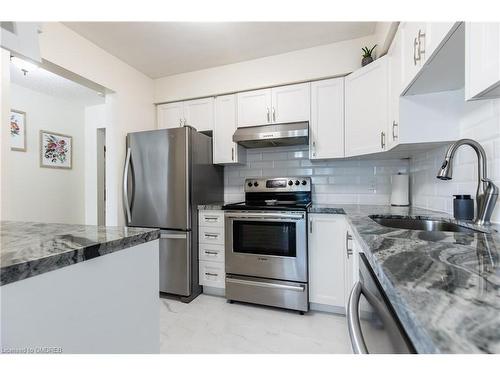 24-2004 Glenada Crescent, Oakville, ON - Indoor Photo Showing Kitchen With Upgraded Kitchen