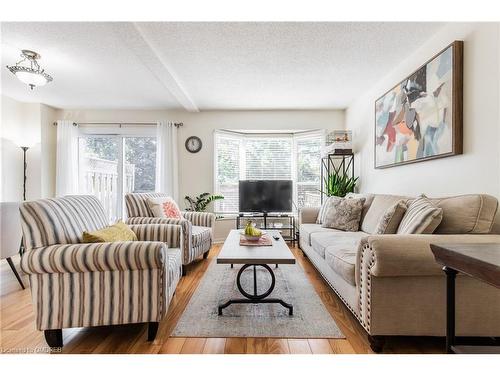 24-2004 Glenada Crescent, Oakville, ON - Indoor Photo Showing Living Room