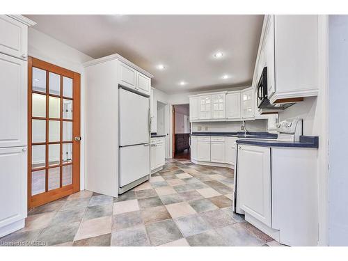 273 Cairncroft Road, Oakville, ON - Indoor Photo Showing Kitchen