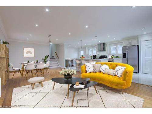 6346 Neuchatel Road, Mississauga, ON - Indoor Photo Showing Living Room