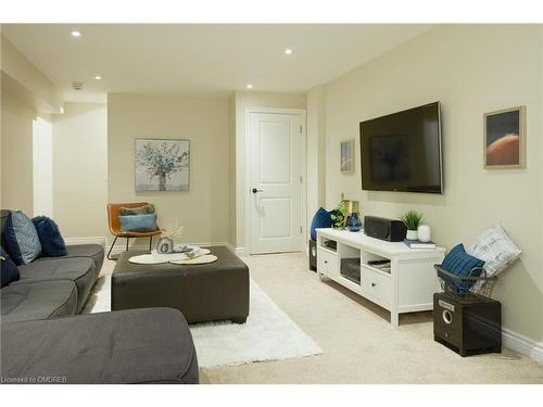 1048 Plains View Avenue, Burlington, ON - Indoor Photo Showing Living Room