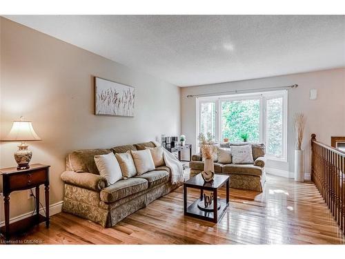 200 Christie Street, Guelph/Eramosa, ON - Indoor Photo Showing Living Room