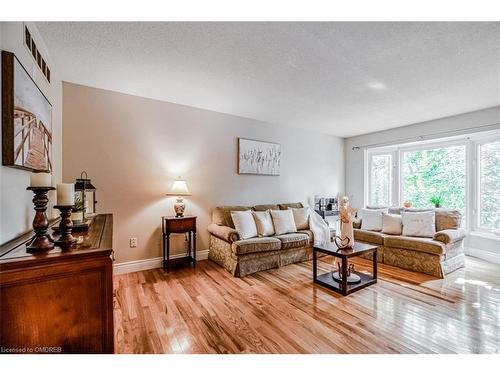 200 Christie Street, Guelph/Eramosa, ON - Indoor Photo Showing Living Room