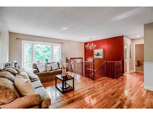 200 Christie Street, Guelph/Eramosa, ON - Indoor Photo Showing Living Room