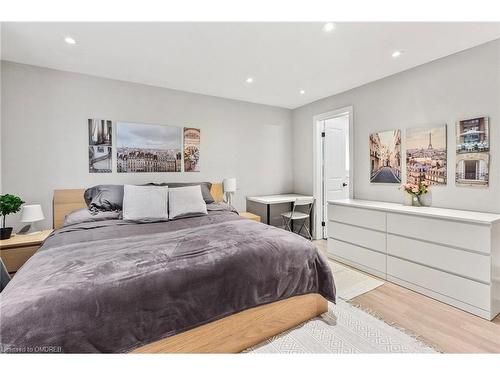 1230 Wood Place, Oakville, ON - Indoor Photo Showing Bedroom