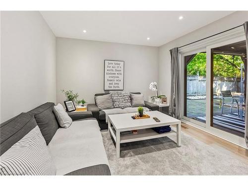 1230 Wood Place, Oakville, ON - Indoor Photo Showing Living Room