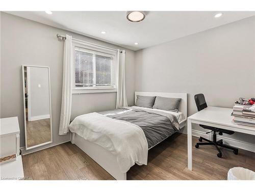 1230 Wood Place, Oakville, ON - Indoor Photo Showing Bedroom