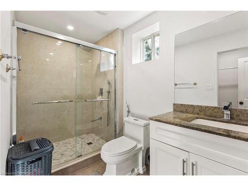 1230 Wood Place, Oakville, ON - Indoor Photo Showing Bathroom