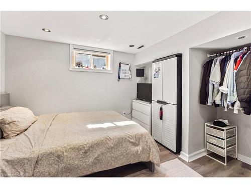 1230 Wood Place, Oakville, ON - Indoor Photo Showing Bedroom