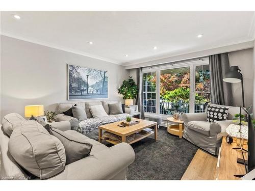 1230 Wood Place, Oakville, ON - Indoor Photo Showing Living Room