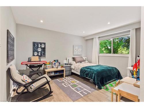 1230 Wood Place, Oakville, ON - Indoor Photo Showing Bedroom