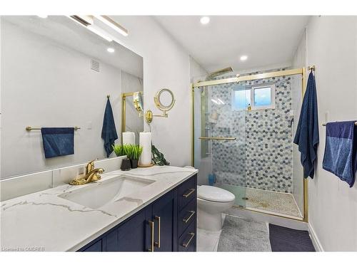 1230 Wood Place, Oakville, ON - Indoor Photo Showing Bathroom