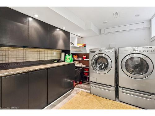 1230 Wood Place, Oakville, ON - Indoor Photo Showing Laundry Room