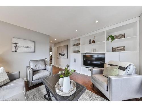 881 Goodwin Road, Mississauga, ON - Indoor Photo Showing Living Room