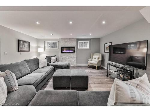 881 Goodwin Road, Mississauga, ON - Indoor Photo Showing Living Room