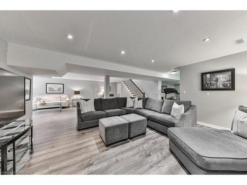 881 Goodwin Road, Mississauga, ON - Indoor Photo Showing Living Room