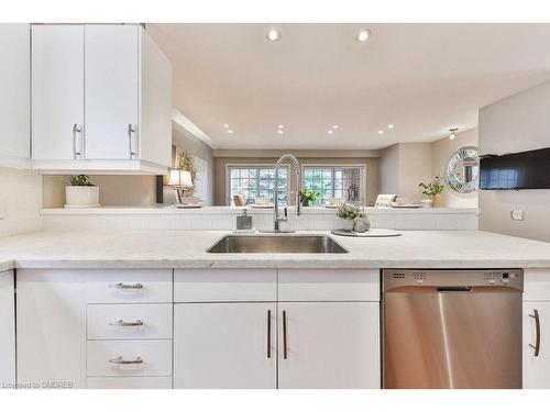 881 Goodwin Road, Mississauga, ON - Indoor Photo Showing Kitchen