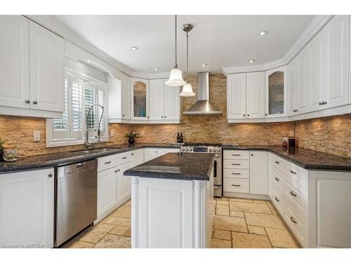 2326 Mowat Avenue, Oakville, ON - Indoor Photo Showing Kitchen With Upgraded Kitchen