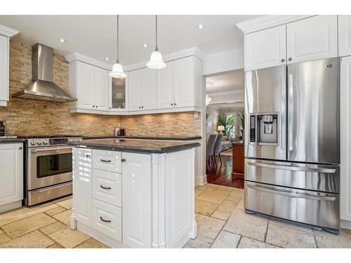 2326 Mowat Avenue, Oakville, ON - Indoor Photo Showing Kitchen With Upgraded Kitchen