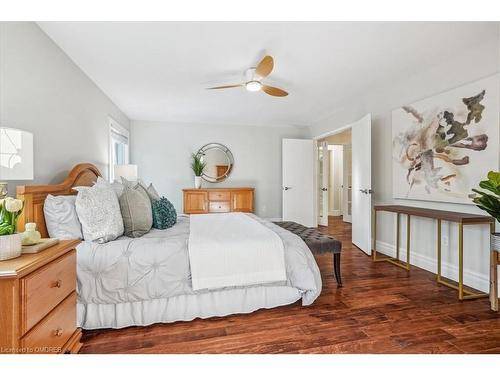 2326 Mowat Avenue, Oakville, ON - Indoor Photo Showing Bedroom