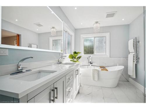 2326 Mowat Avenue, Oakville, ON - Indoor Photo Showing Bathroom