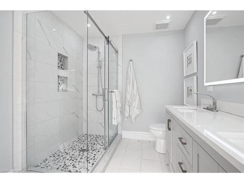 2326 Mowat Avenue, Oakville, ON - Indoor Photo Showing Bathroom