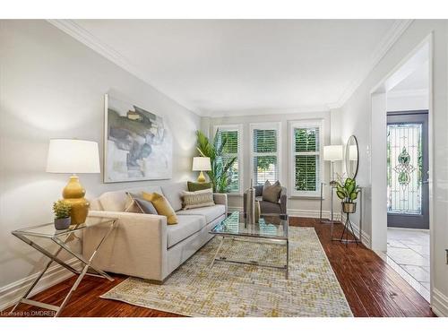 2326 Mowat Avenue, Oakville, ON - Indoor Photo Showing Living Room