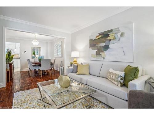 2326 Mowat Avenue, Oakville, ON - Indoor Photo Showing Living Room