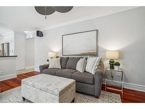 2326 Mowat Avenue, Oakville, ON - Indoor Photo Showing Living Room