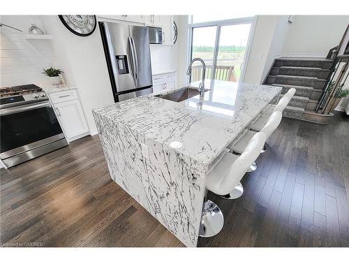 7 Hawick Crescent, Caledonia, ON - Indoor Photo Showing Kitchen With Upgraded Kitchen