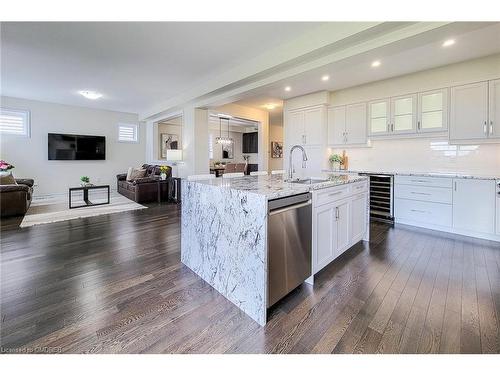 7 Hawick Crescent, Caledonia, ON - Indoor Photo Showing Kitchen With Upgraded Kitchen