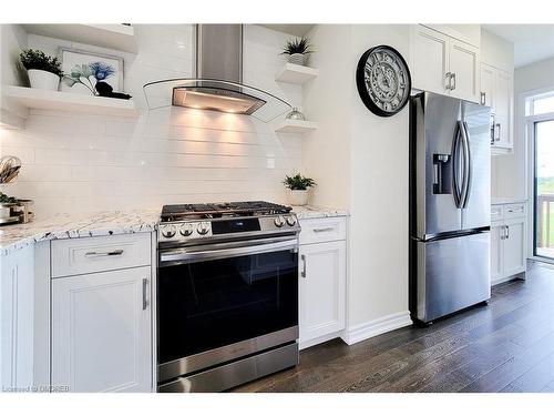 7 Hawick Crescent, Caledonia, ON - Indoor Photo Showing Kitchen With Upgraded Kitchen