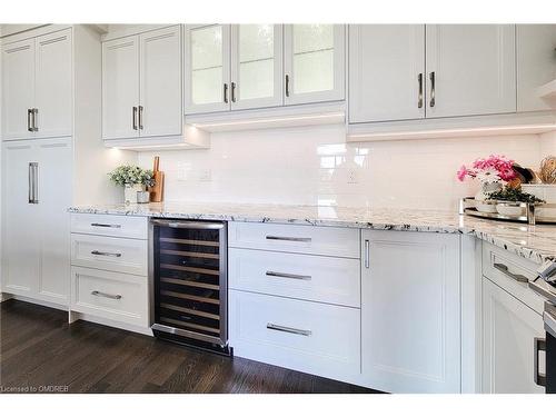 7 Hawick Crescent, Caledonia, ON - Indoor Photo Showing Kitchen With Upgraded Kitchen