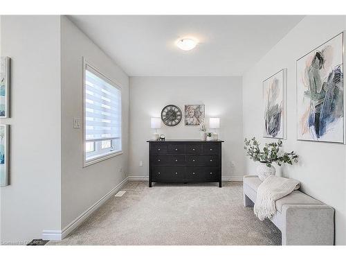 7 Hawick Crescent, Caledonia, ON - Indoor Photo Showing Bedroom