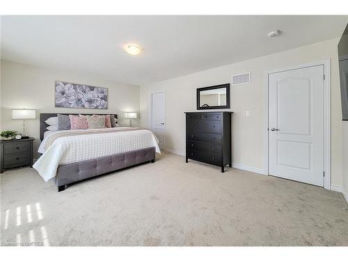 7 Hawick Crescent, Caledonia, ON - Indoor Photo Showing Bedroom