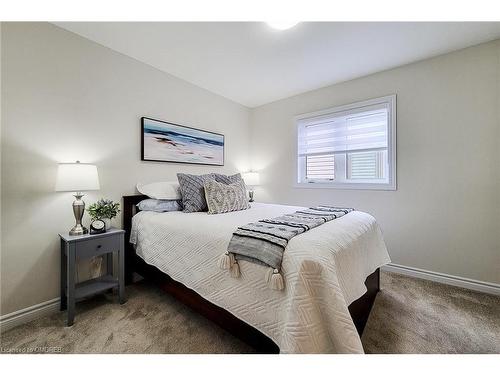 7 Hawick Crescent, Caledonia, ON - Indoor Photo Showing Bedroom