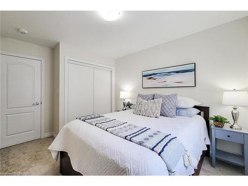 7 Hawick Crescent, Caledonia, ON - Indoor Photo Showing Bedroom