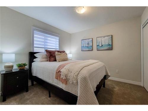 7 Hawick Crescent, Caledonia, ON - Indoor Photo Showing Bedroom