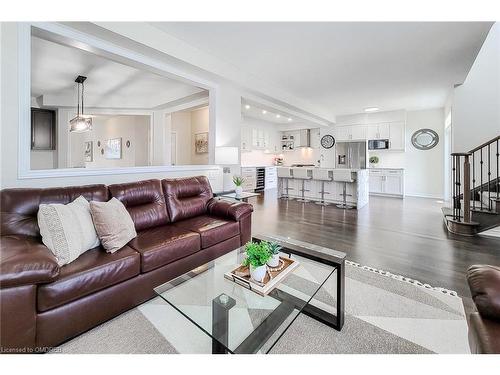 7 Hawick Crescent, Caledonia, ON - Indoor Photo Showing Living Room