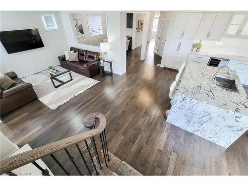 7 Hawick Crescent, Caledonia, ON - Indoor Photo Showing Living Room