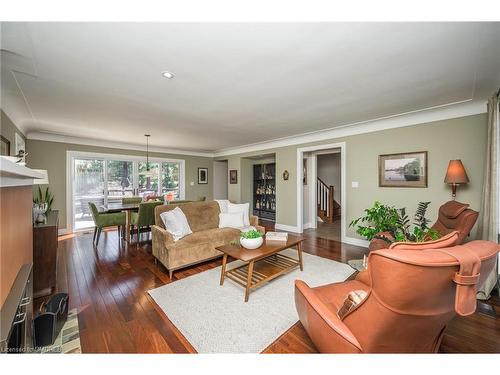 402 Patricia Drive, Burlington, ON - Indoor Photo Showing Living Room