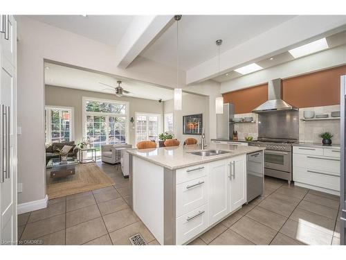 402 Patricia Drive, Burlington, ON - Indoor Photo Showing Kitchen With Double Sink With Upgraded Kitchen