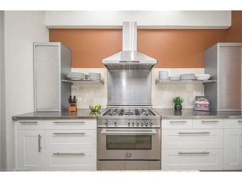 402 Patricia Drive, Burlington, ON - Indoor Photo Showing Kitchen With Upgraded Kitchen