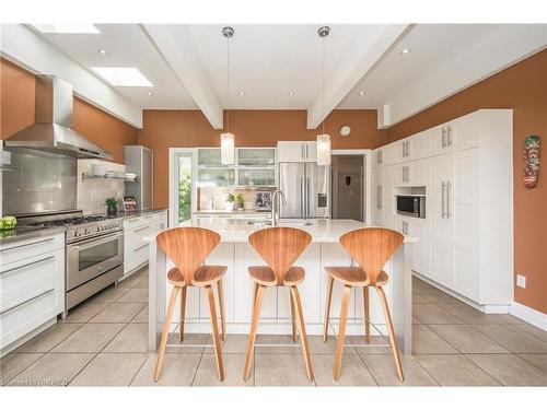 402 Patricia Drive, Burlington, ON - Indoor Photo Showing Kitchen With Upgraded Kitchen