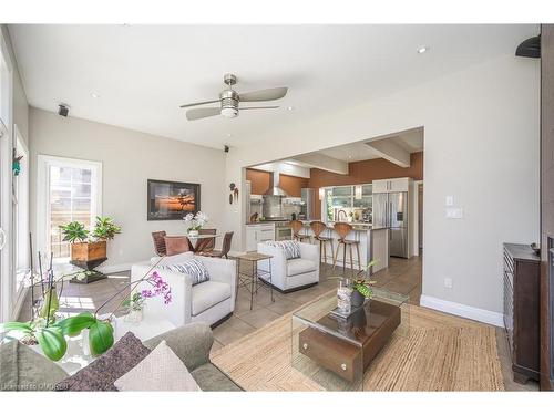 402 Patricia Drive, Burlington, ON - Indoor Photo Showing Living Room